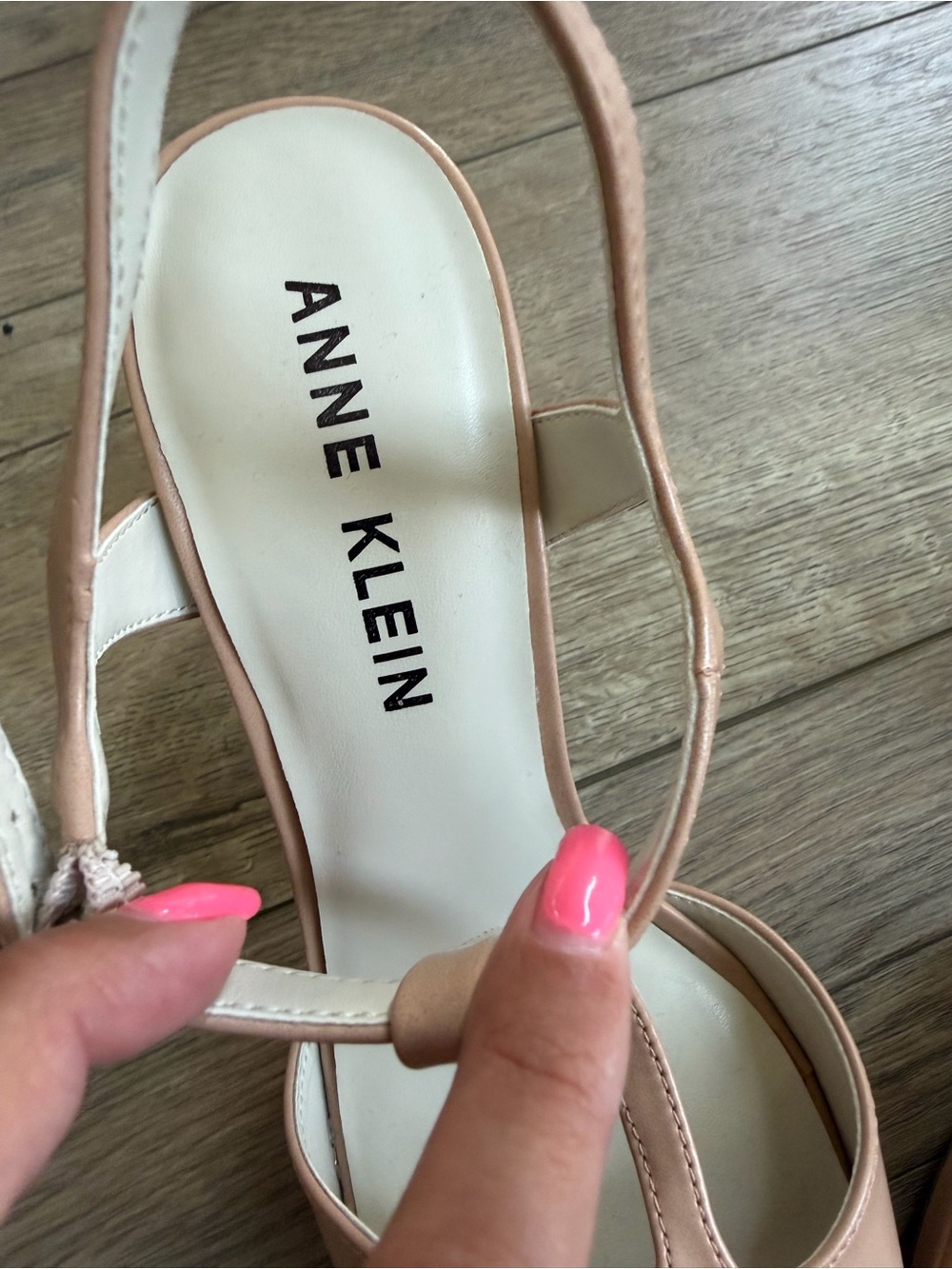 Anne Klein Vita nude T-strap sandals size 9 - Picture 3 of 6